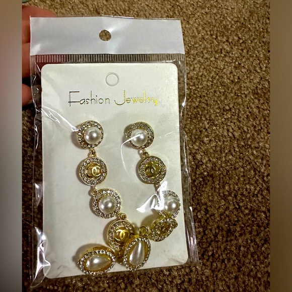 earrings - Picture 3 of 3